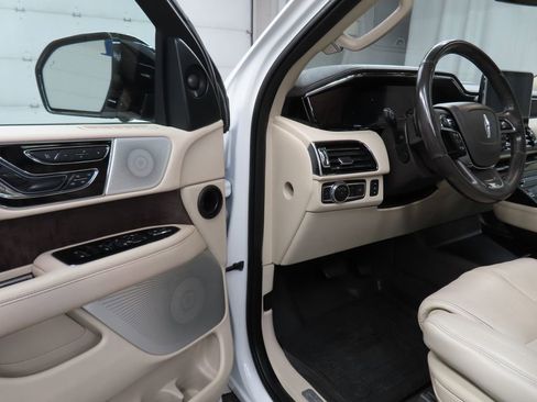 Used 2020 Lincoln Navigator Reserve w/ Luxury Package image 59