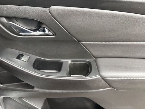 Used 2023 Chevrolet Traverse LT image 39