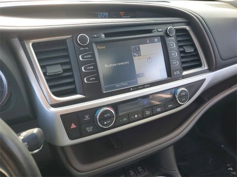 Used 2018 Toyota Highlander XLE image 27