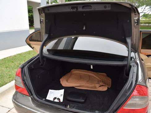 Used 2008 Mercedes-Benz E 350 4MATIC Sedan image 77