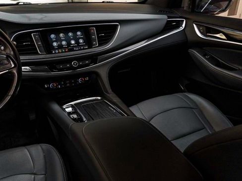 Used 2022 Buick Enclave Premium image 24