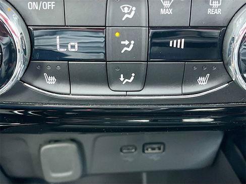 Used 2025 Chevrolet Trax RS w/ Driver Confidence Package image 20