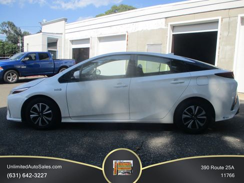 Used 2017 Toyota Prius Prime Plus FWD image 3
