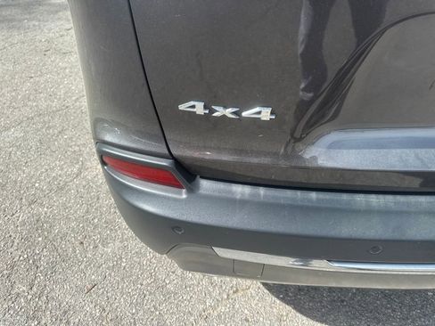 Used 2019 Jeep Cherokee Limited AWD/4WD image 22