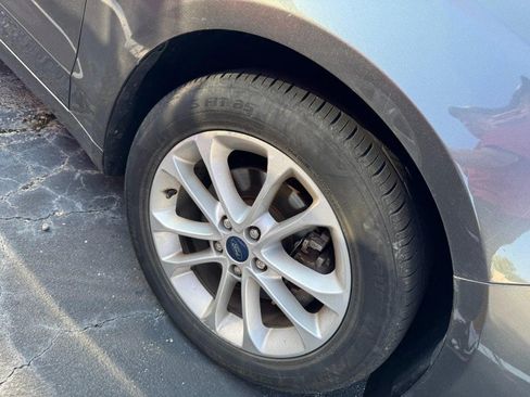 Used 2020 Ford Fusion SE FWD image 5