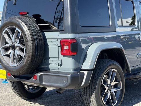 Used 2024 Jeep Wrangler Unlimited w/ Convenience Group AWD/4WD image 11