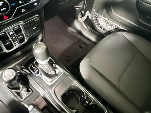 Used 2022 Jeep Gladiator Willys image 26