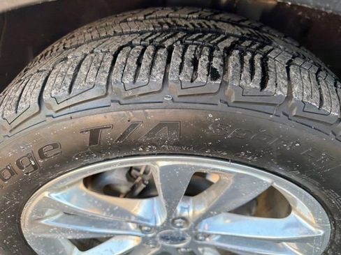 Used 2018 Ford Explorer XLT w/ Equipment Group 202A image 29