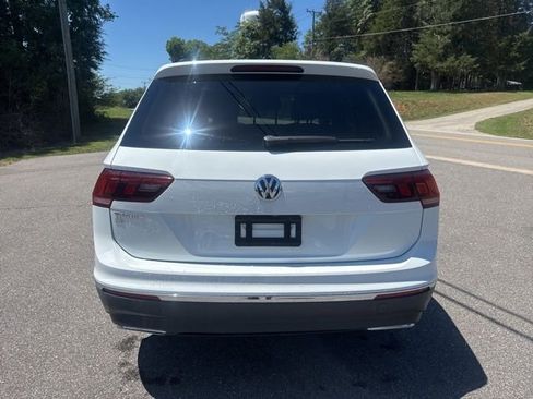 Used 2020 Volkswagen Tiguan SEL FWD image 3