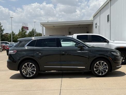 Used 2023 Lincoln Nautilus Reserve AWD/4WD image 3