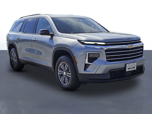 New 2026 Chevrolet Traverse LT w/ Driver Confidence Package FWD image 3