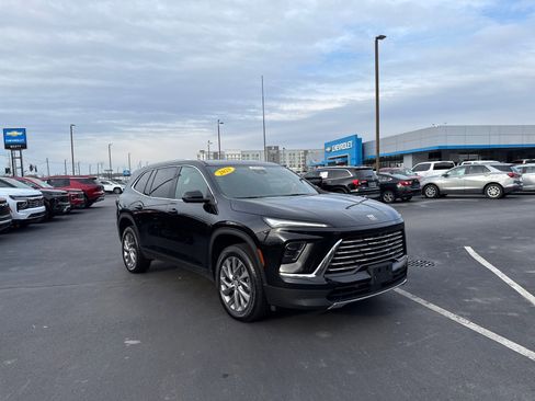 Used 2025 Buick Enclave Preferred image 1