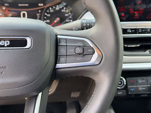 Used 2025 Jeep Compass Limited AWD/4WD image 12