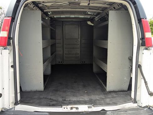 Used 2014 Chevrolet Express 2500 RWD image 16