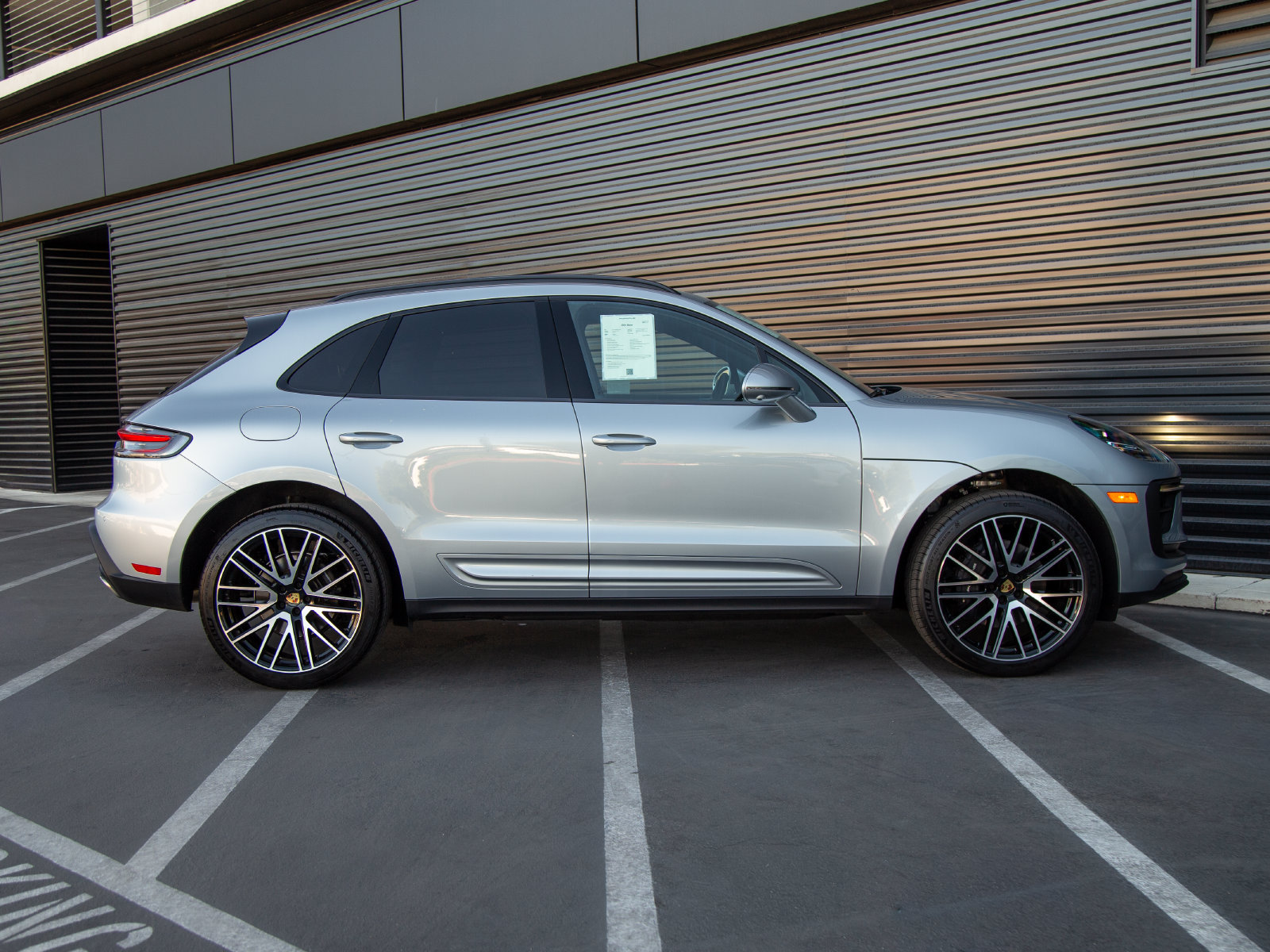 Certified 2026 Porsche Macan AWD/4WD image 8