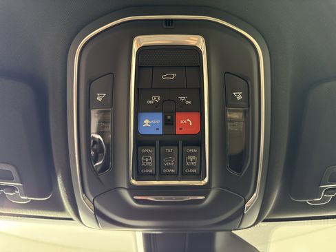 New 2025 Jeep Grand Cherokee Limited w/ Luxury Tech Group II image 21