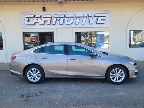 Used 2023 Chevrolet Malibu LT image 2