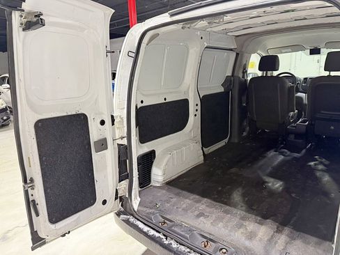 Used 2015 Nissan NV200 S image 25