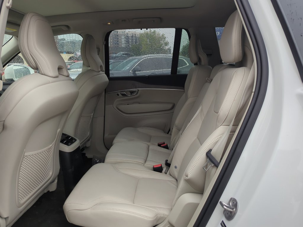 Used 2025 Volvo XC90 T8 Ultra w/ Protection Package Premier AWD/4WD image 9