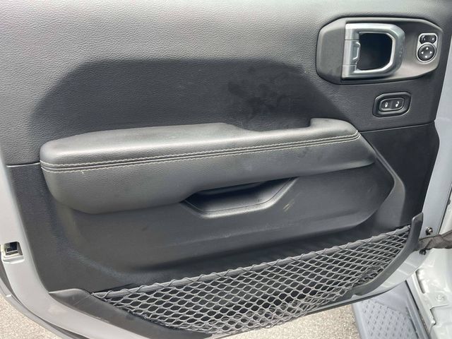 Used 2023 Jeep Gladiator Overland w/ LED Lighting Group AWD/4WD image 9