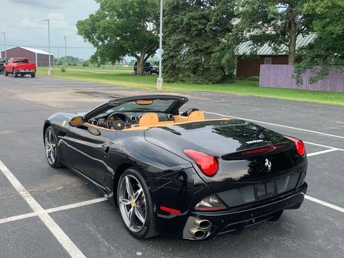 Used 2014 Ferrari California image 26