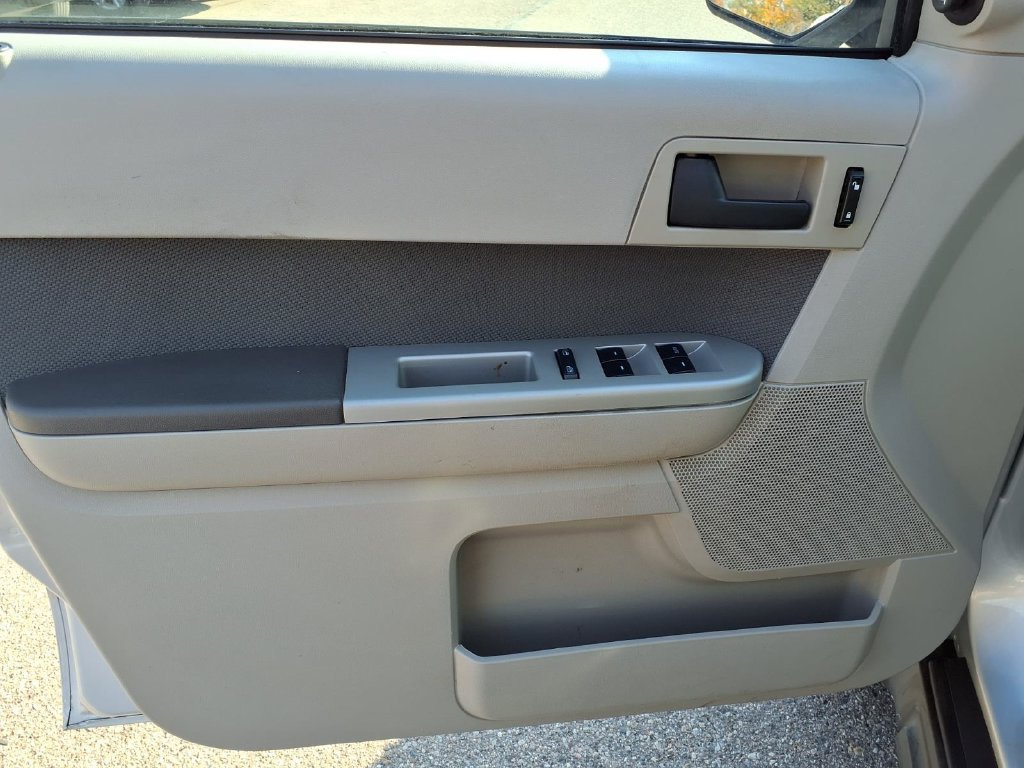 Used 2009 Ford Escape XLT FWD image 12