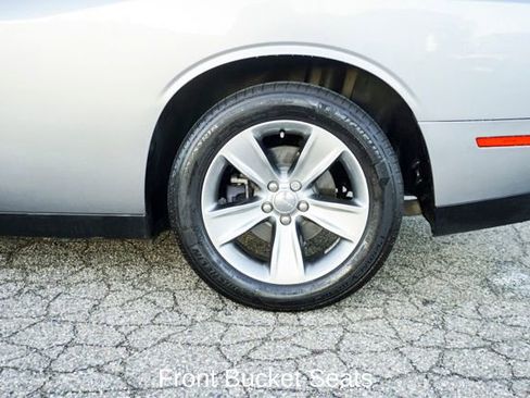 Used 2016 Dodge Challenger SXT image 5