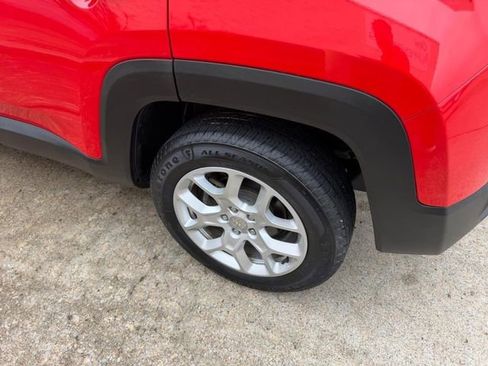 Used 2016 Jeep Renegade Latitude image 6