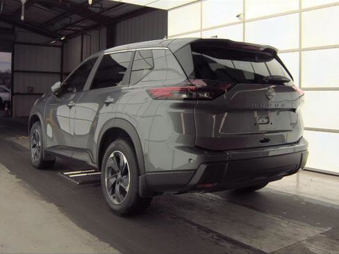 Used 2024 Nissan Rogue SV image 9