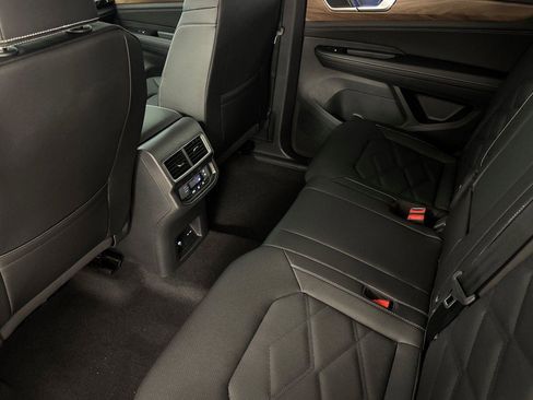 New 2026 Volkswagen Atlas SE image 11