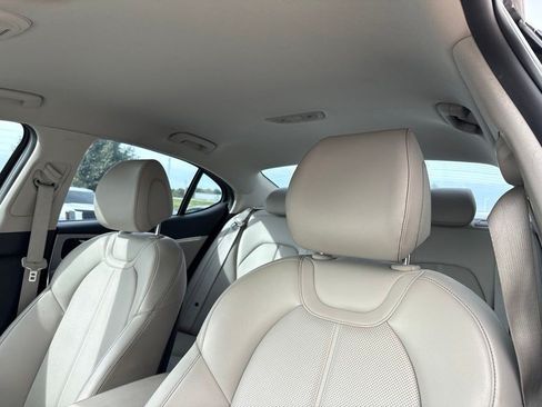 Used 2019 Genesis G70 2.0T Sport RWD image 11