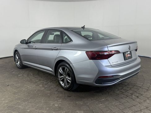 Used 2024 Volkswagen Jetta SE FWD image 5