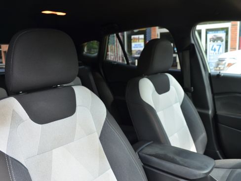 Used 2024 Chevrolet Trax RS FWD image 35