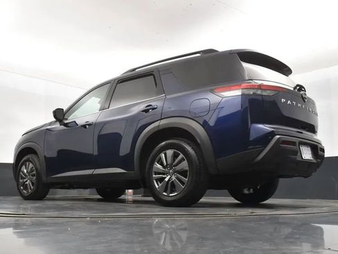 Used 2024 Nissan Pathfinder SV image 12