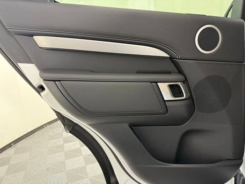 Used 2025 Land Rover Discovery Dynamic SE image 24