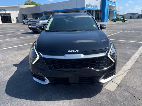 Used 2025 Kia Sportage SX image 2