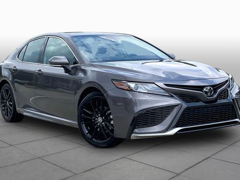 Used 2024 Toyota Camry XSE FWD image 3