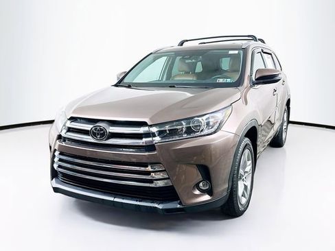 Used 2019 Toyota Highlander Limited AWD/4WD image 3