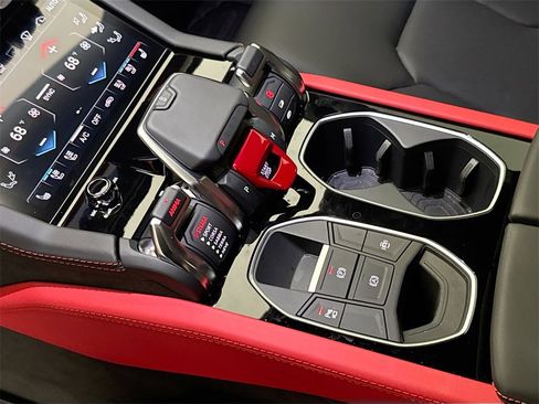 Used 2025 Lamborghini Urus SE image 17