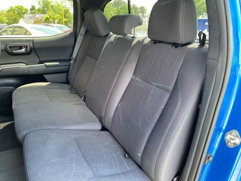 Used 2017 Toyota Tacoma TRD Sport w/ Tow Package (A/T) AWD/4WD image 9