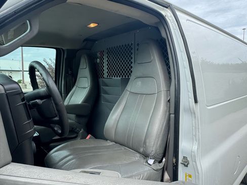 Used 2017 Chevrolet Express 2500 image 12