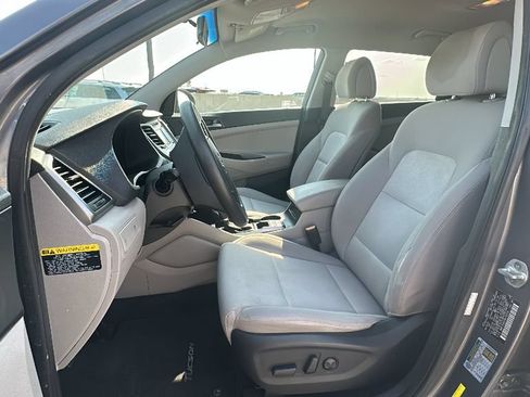 Used 2016 Hyundai Tucson SE w/ Option Group 02 FWD image 4