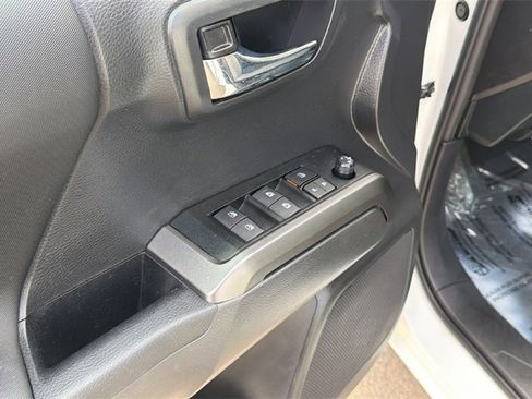 Certified 2023 Toyota Tacoma TRD Off-Road image 16