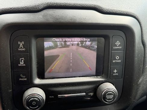 Used 2020 Jeep Renegade Sport w/ UConnect 7.0 Group FWD image 28