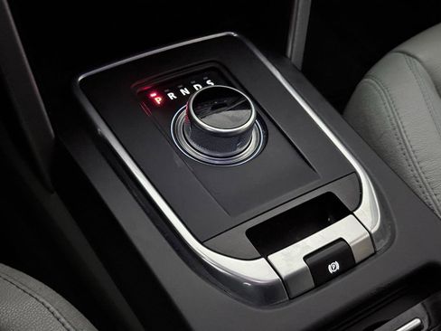 Used 2016 Land Rover Discovery Sport SE image 36