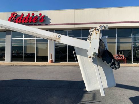 Used 2017 Ford E-350 and Econoline 350 Super Duty image 52