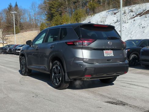 Used 2025 Nissan Rogue SV image 7