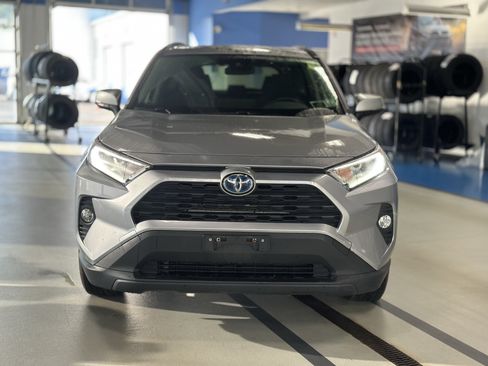 Used 2021 Toyota RAV4 XLE w/ Convenience Package AWD/4WD image 2