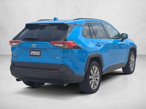 Used 2021 Toyota RAV4 XLE Premium FWD image 5