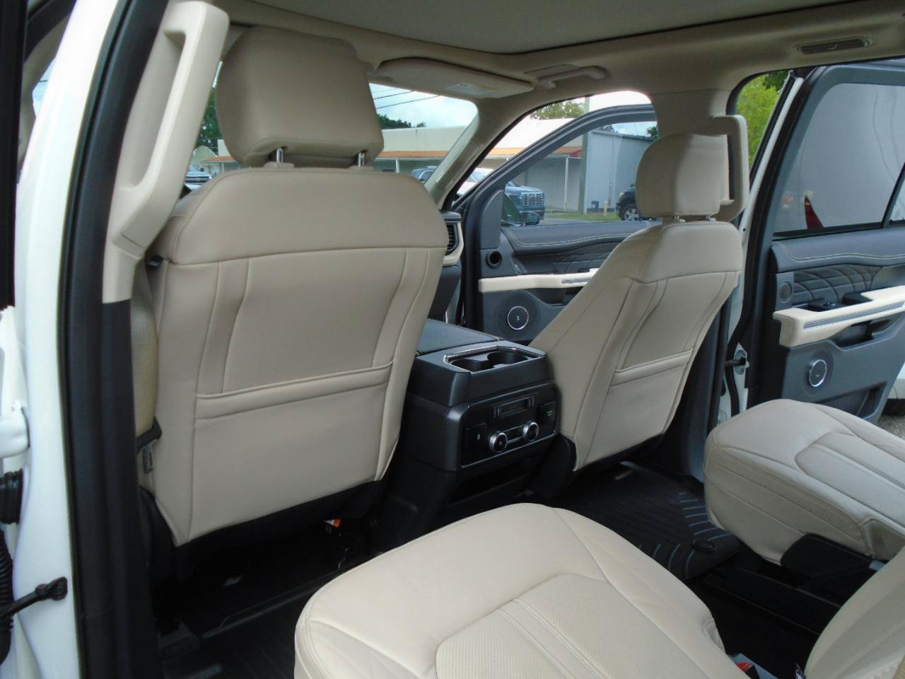 Used 2024 Ford Expedition Platinum RWD image 9